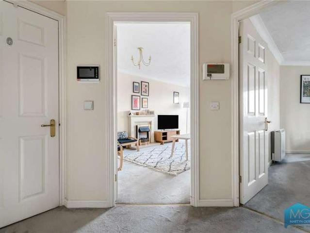 Flat for sale in Finchley, Greater London