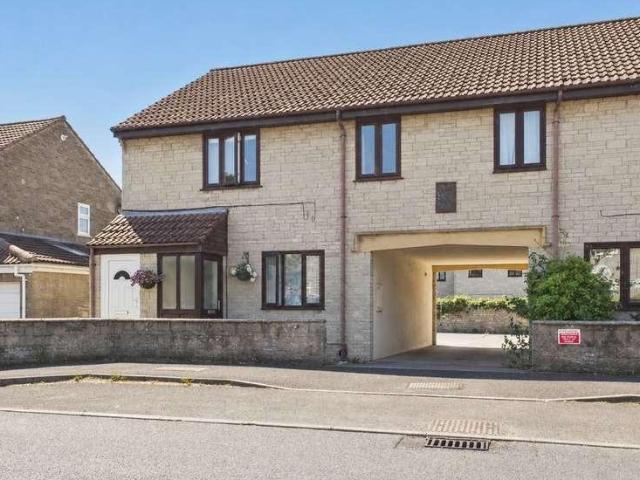 Flat for sale in Somerton, Somerset