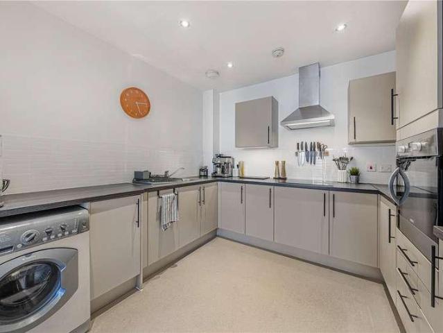 Flat for sale in Rotherhithe, Greater London