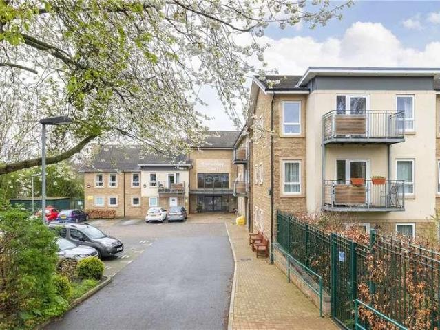 Flat for sale in Ben Rhydding, Ilkley