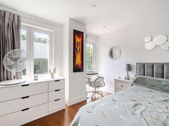 Flat for sale in Norbiton, Greater London