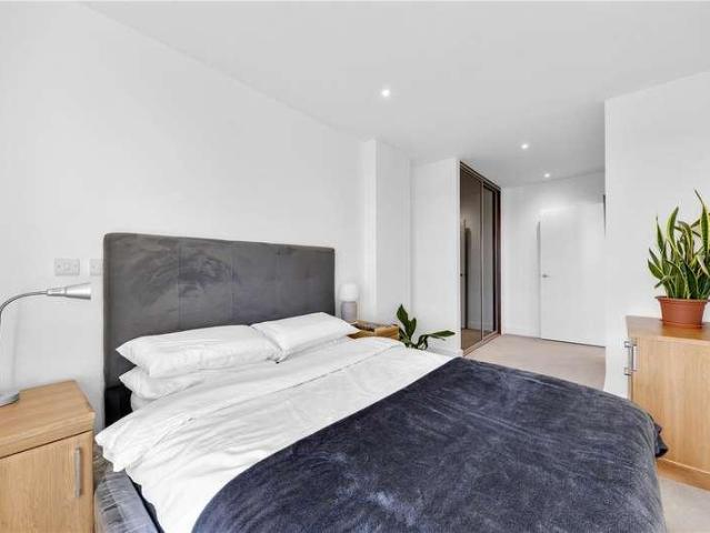 Flat for sale in London Borough of Tower Hamlets, Greater London