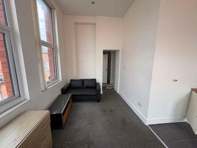 Flat for sale in Calderstones