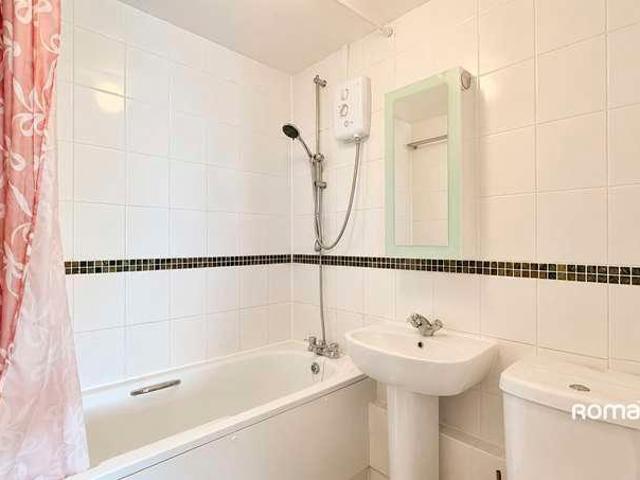 Flat for sale in Black Dam, Basingstoke and Deane
