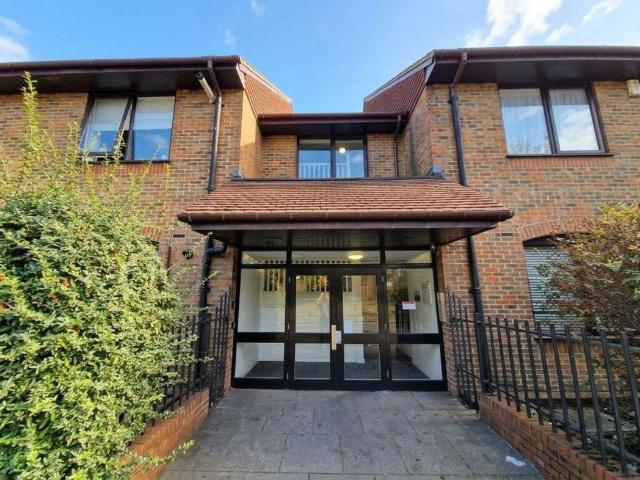 Flat for sale in London Borough of Hounslow, Greater London