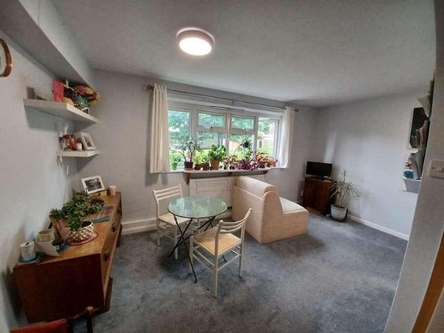 Flat for sale in North Watford, Hertfordshire