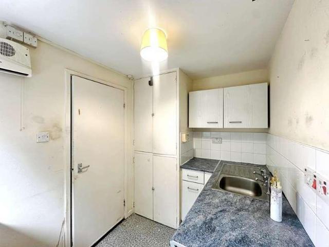 Flat for sale in Forest Hall, Tyne And Wear