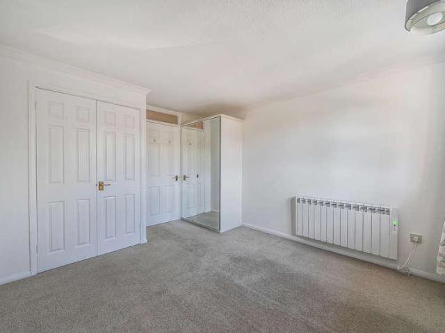 Flat for sale in Pachesham Park, Surrey