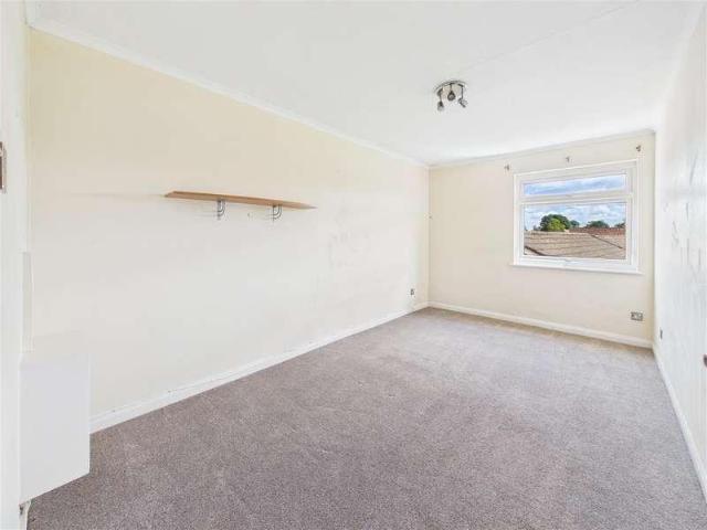 Flat for sale in Ashley Park, Surrey