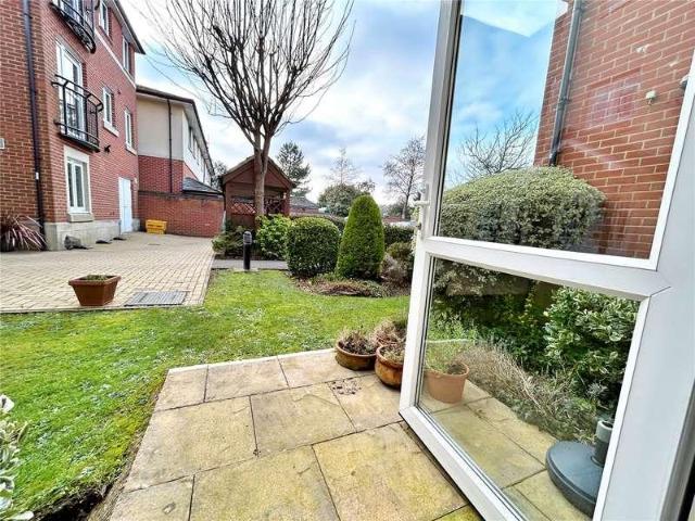 Flat for sale in Highcliffe