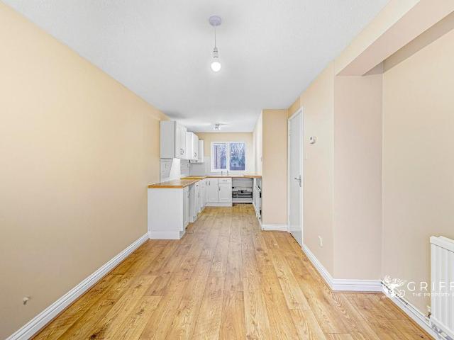 Flat for sale in Essex