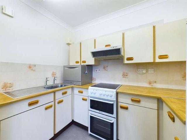 Flat for sale in Lunnon, Buckinghamshire