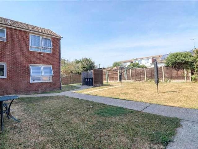 Flat for sale in Dale Hill, Essex