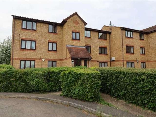 Flat for sale in Slough