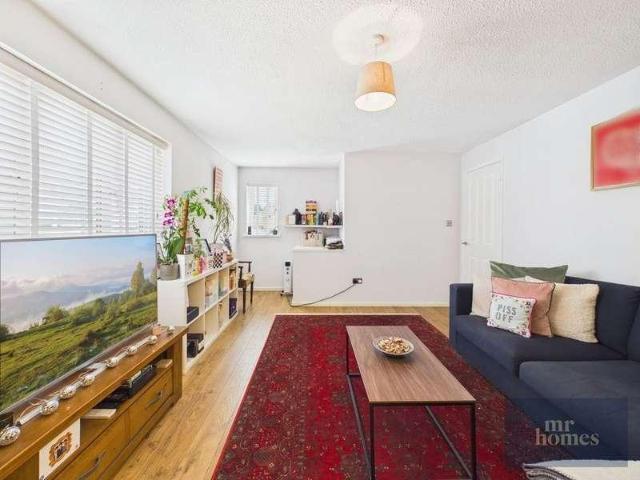 Flat for sale in Falcon Lodge, Wales