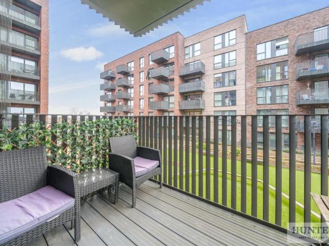 Flat for sale in Barnehurst, Greater London