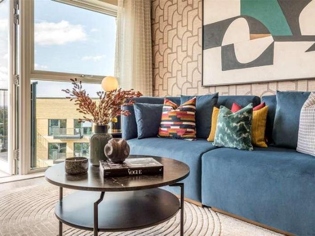 Flat for sale in London Borough of Hounslow, Strand