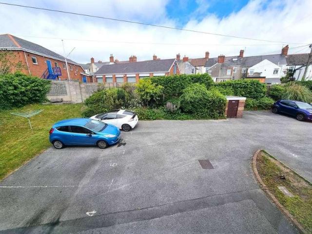 Flat for sale in The Knap, Barry