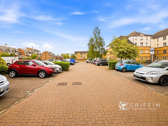 Flat for sale in Grays, Essex