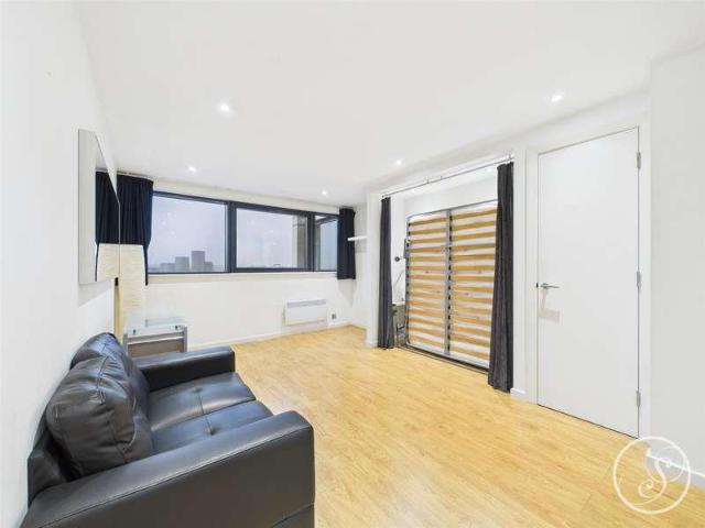 Flat for sale in Holbeck, West Yorkshire