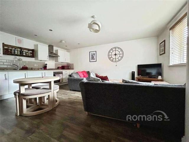 Flat for sale in Hart, Hampshire