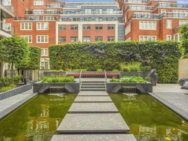 Flat for sale in Westminster, Greater London
