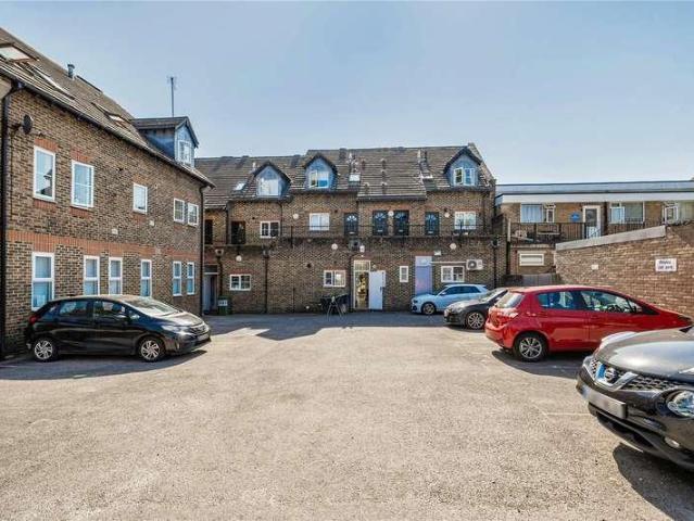 Flat for sale in Sunninghill and Ascot, Sunninghill