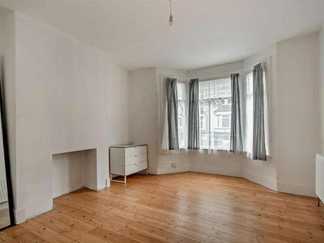 Flat for sale in Royal Borough of Greenwich, Greater London