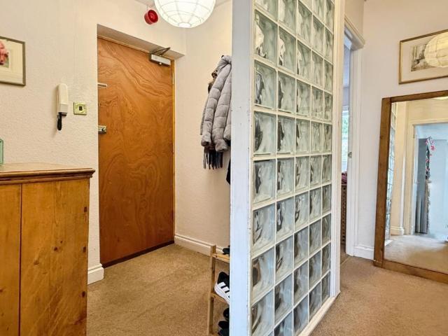 Flat for sale in Thrupp, School House