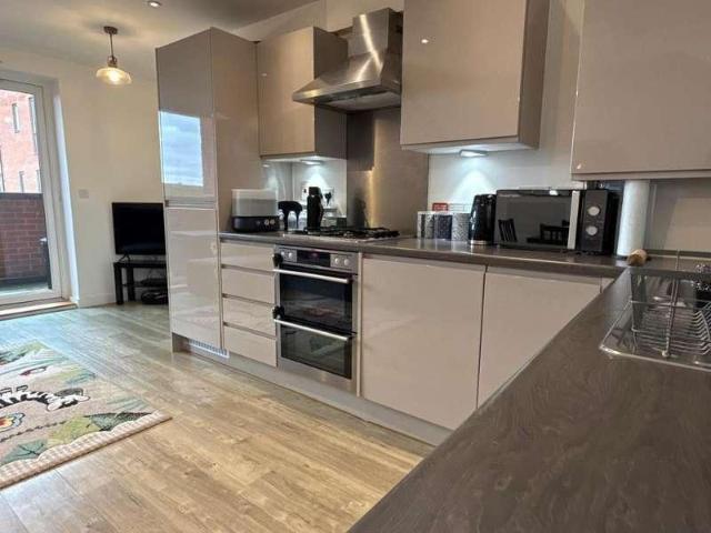 Flat for sale in Chigwell, Epping