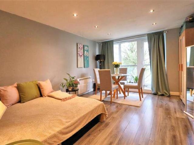 Flat for sale in Horsell, Woking