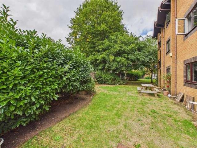 Flat for sale in Feckenham, City Of Bristol