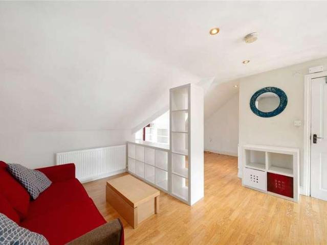 Flat for sale in West Norwood, Greater London
