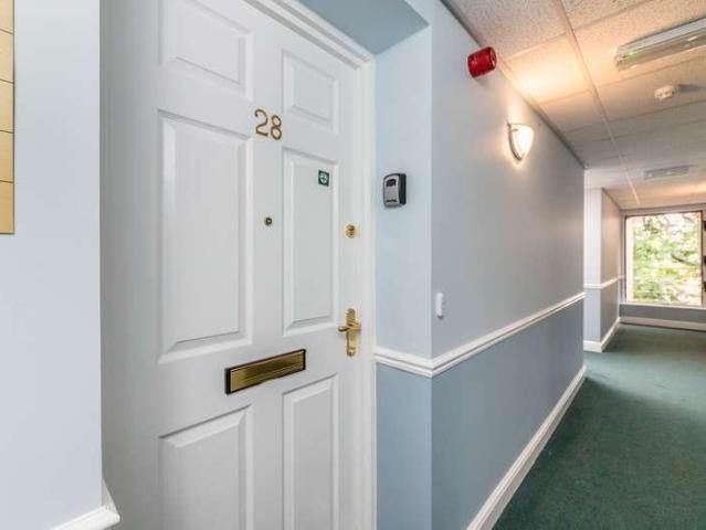 Flat for sale in Ladygrove, Berrick Salome