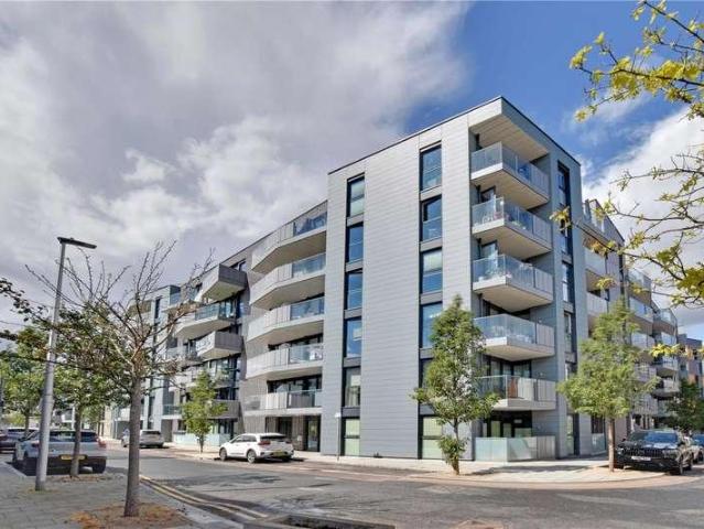 Flat for sale in East Greenwich, Greater London