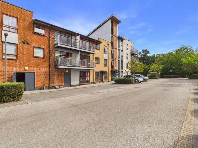 Flat for sale in Three Bridges, Glynde