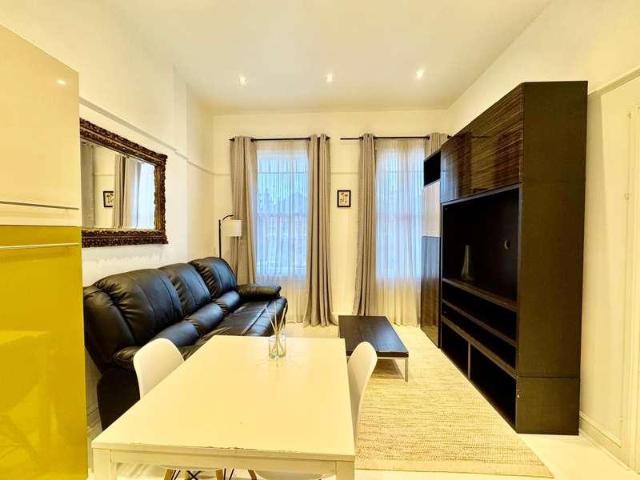 Flat for sale in Cricklewood, Greater London