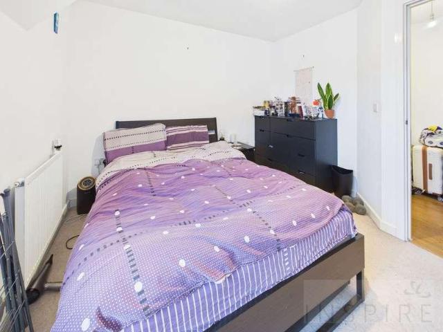 Flat for sale in New Town, Horsham