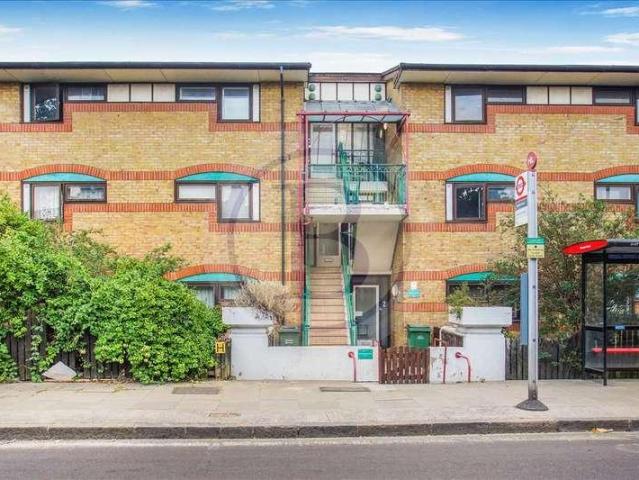 Flat for sale in Archway, Greater London