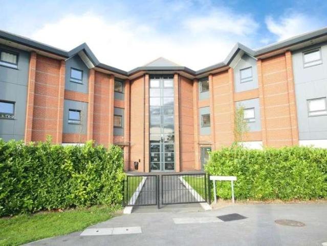 Flat for sale in Slough