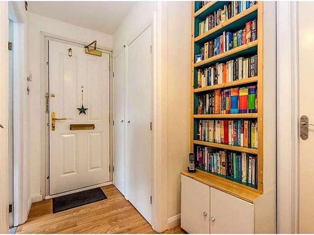 Flat for sale in Oakwood, Greater London