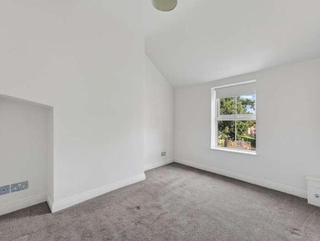 Flat for sale in Pokesdown, Bournemouth