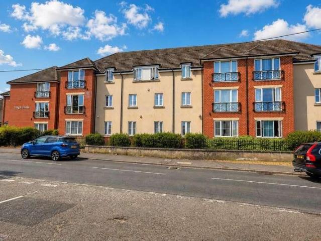 Flat for sale in Chipping Hill, Essex