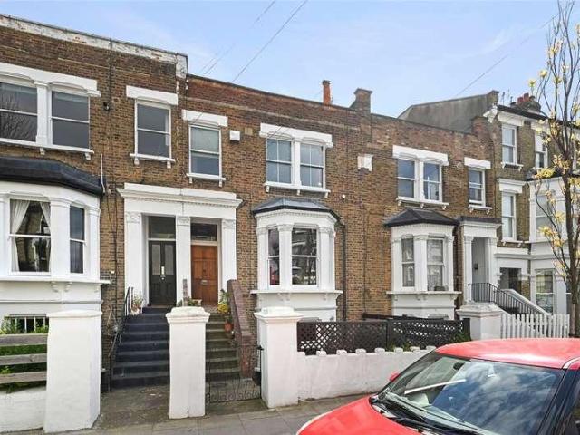 Flat for sale in Shepherd's Bush, Greater London