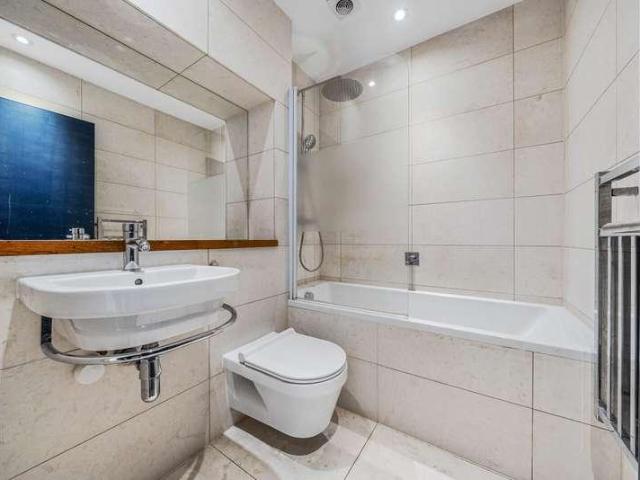 Flat for sale in Hampton, Greater London
