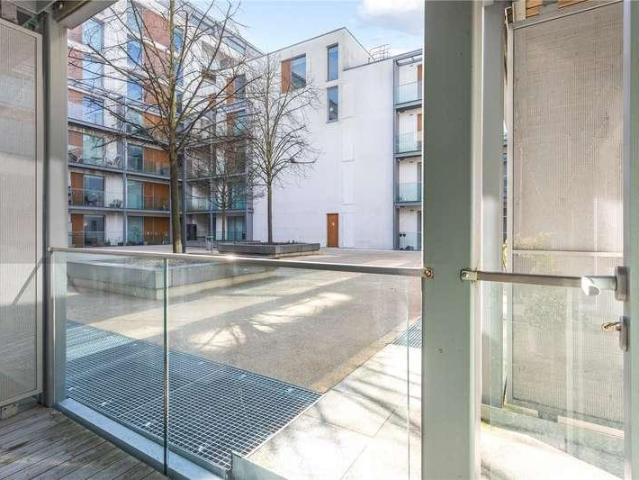 Flat for sale in Finsbury Park, Greater London