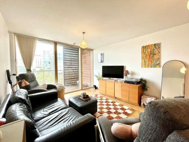 Flat for sale in Central Milton Keynes, Milton Keynes