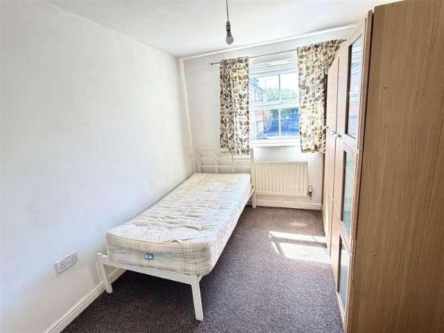 Flat for sale in Slough