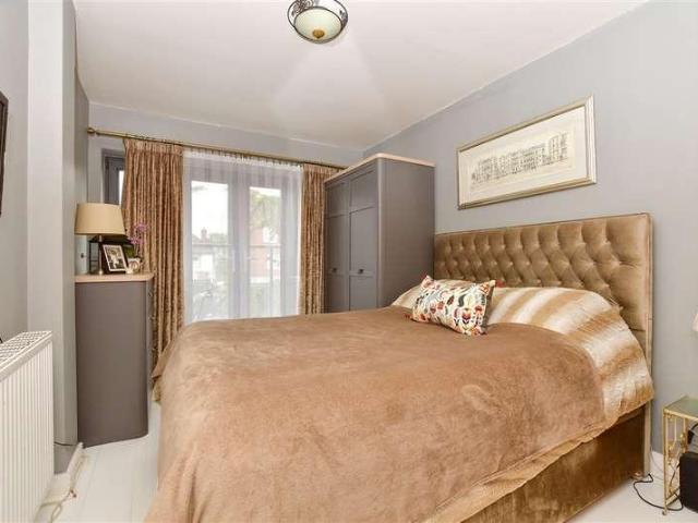 Flat for sale in London Borough of Merton, Mitcham