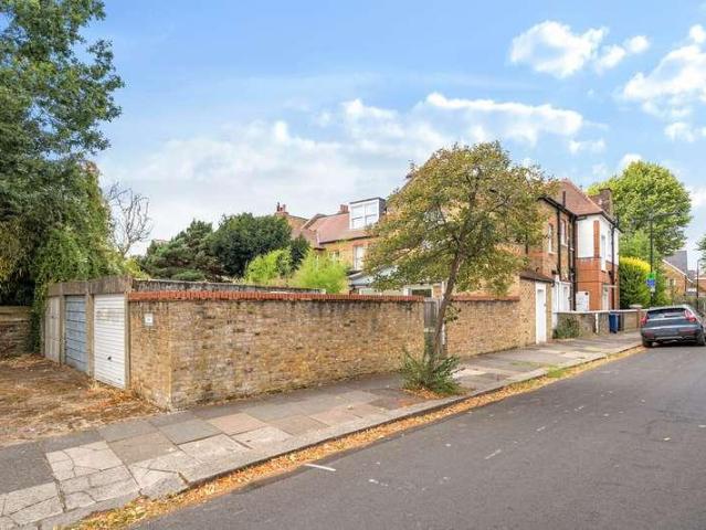 Flat for sale in London Borough of Ealing, Greater London
